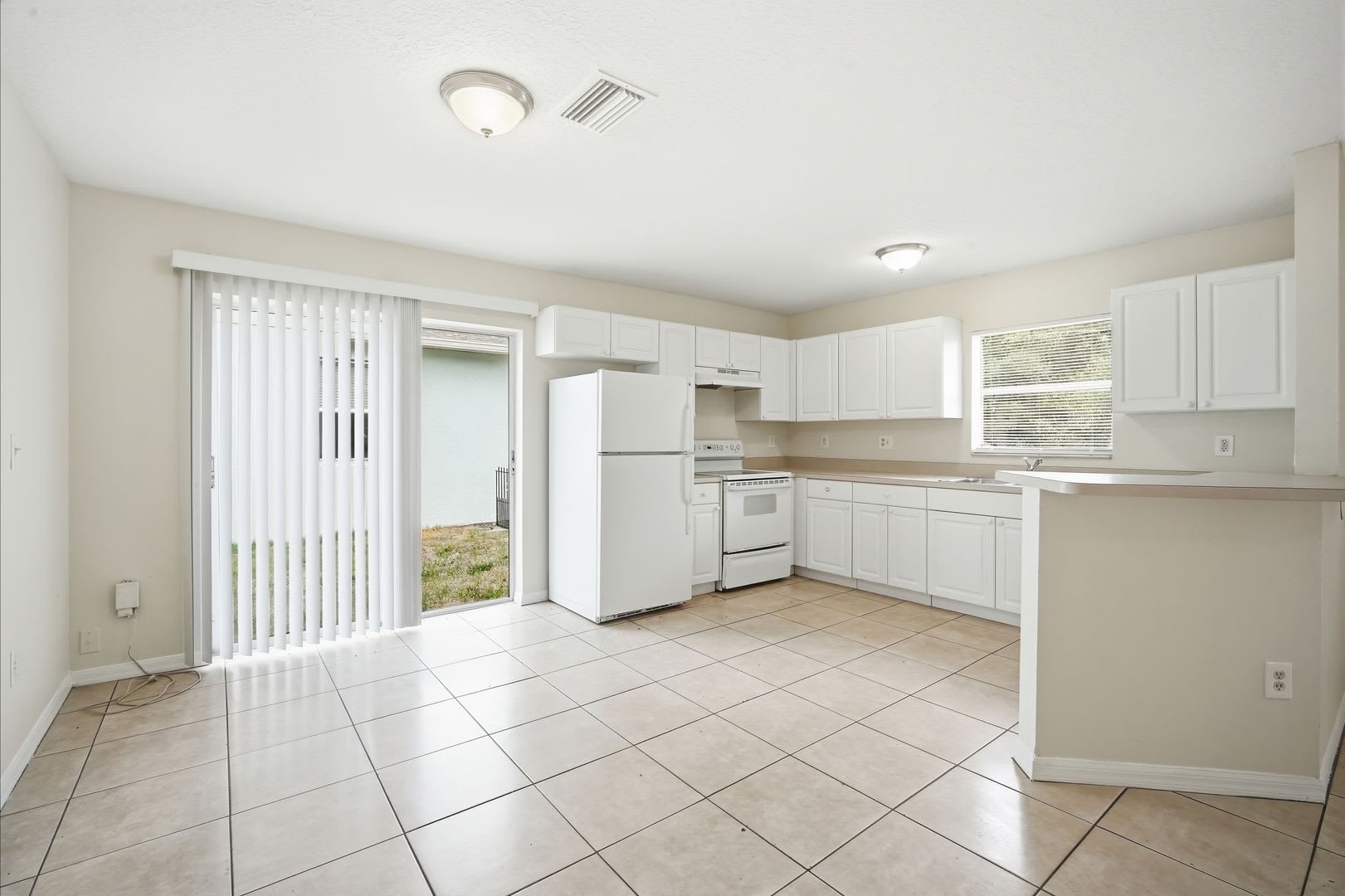 Move In Special Charming 3 Bedroom Home – photo 5