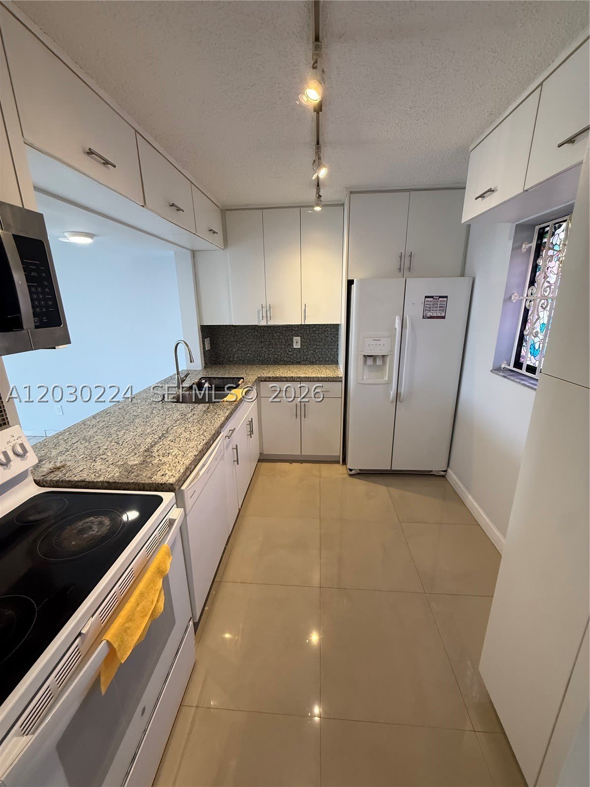 8625 NW 8th St – photo 3