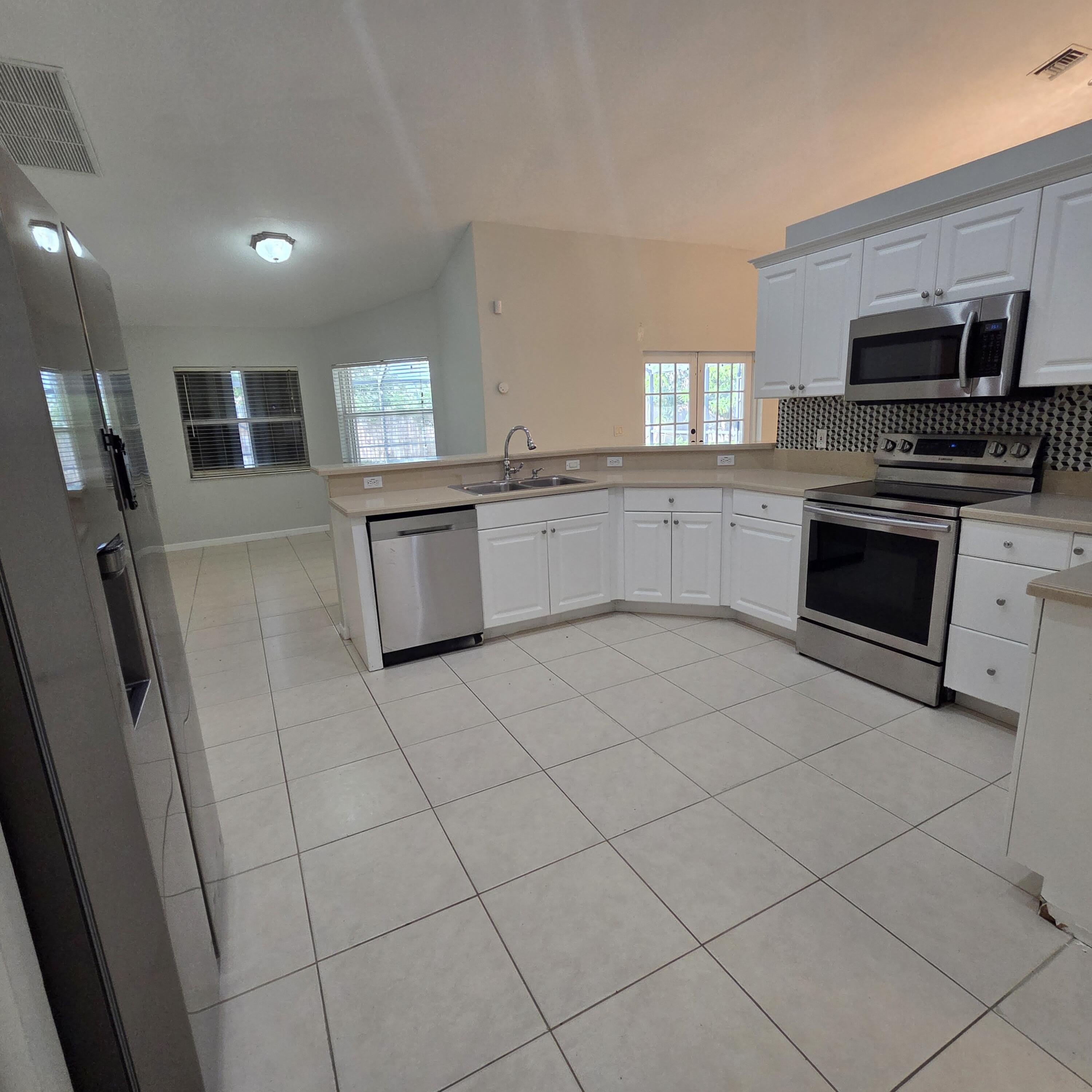 981 SW McCracken Avenue – photo 2