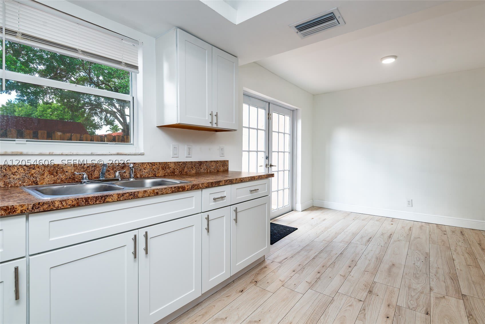 7920 Kimberly Blvd – photo 2