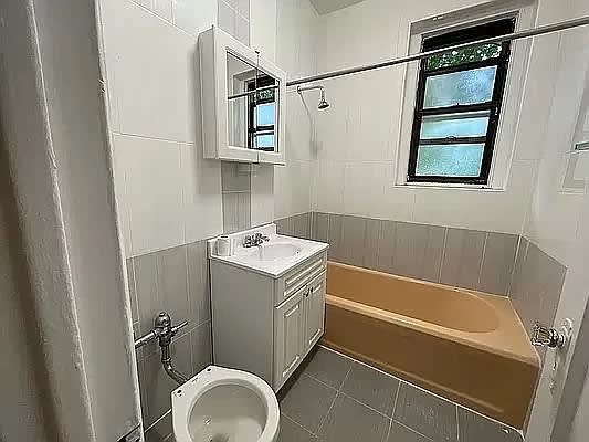 1200 Woodycrest Ave Apt 2G – photo 3