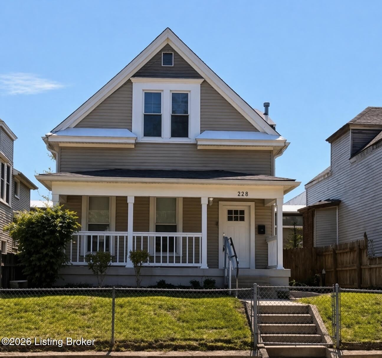 228 E Burnett Ave – photo 2
