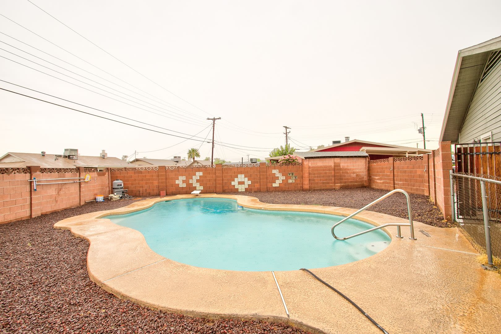 Newer Paint Newer Flooring Pool Close To Gcu Move In Ready For August 1St Great Property Located With Easy Access To Shopping Quiet Cul De Sac – photo 2