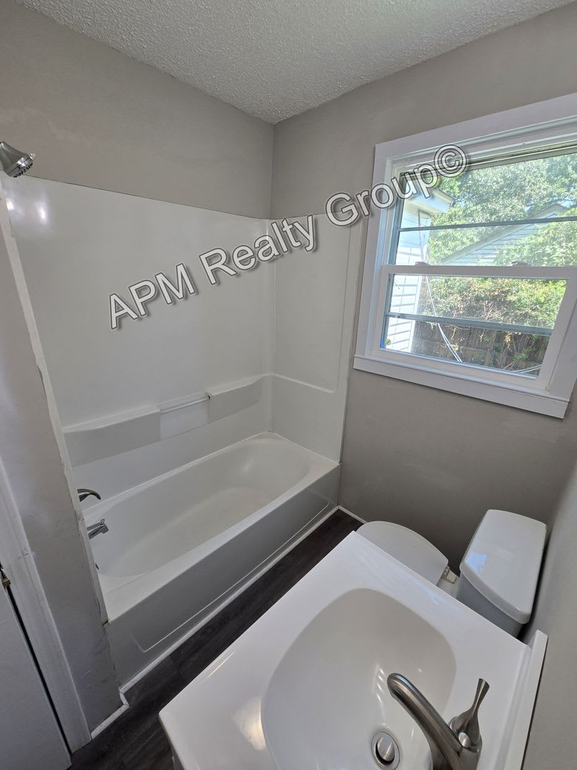 Renovated house near Columbia International University – photo 4