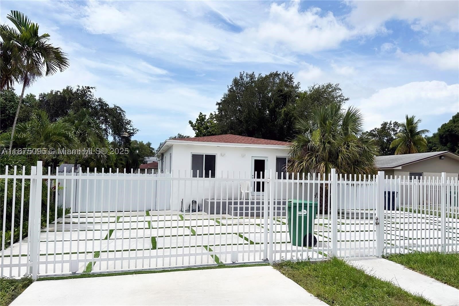 2740 NW 49th St – photo 2