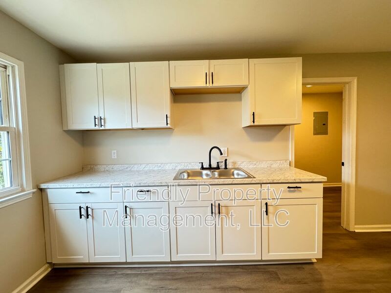 1050 File St – photo 3