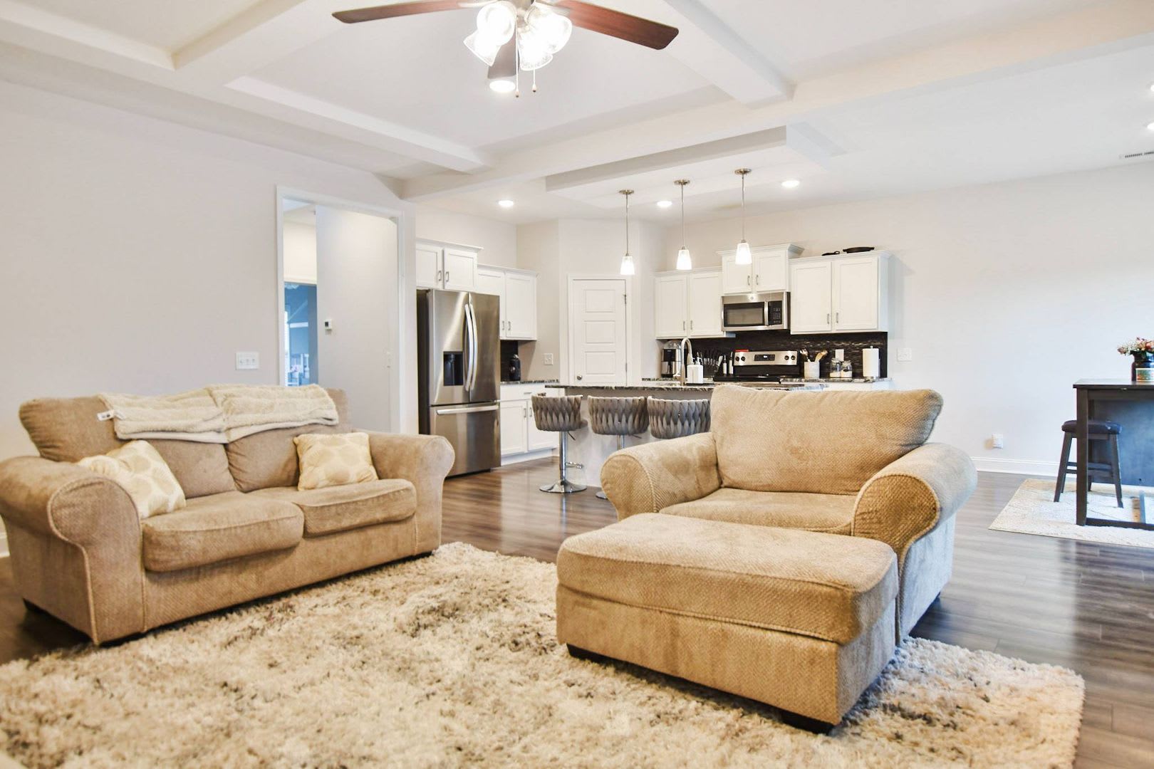 Pet Friendly Four Bedroom with Bonus! – photo 4