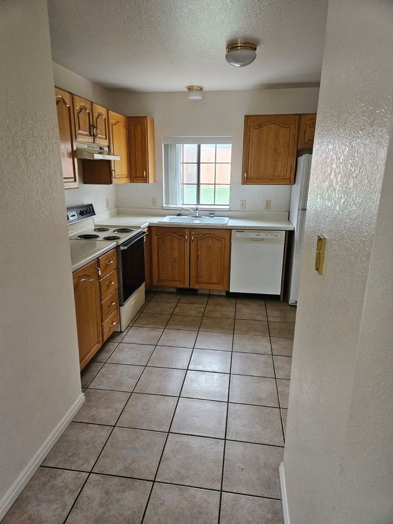 2 bed/1 bath Single-family Housing in Orem – photo 3