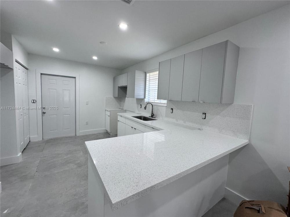 1211 NE 136th Ter – photo 1