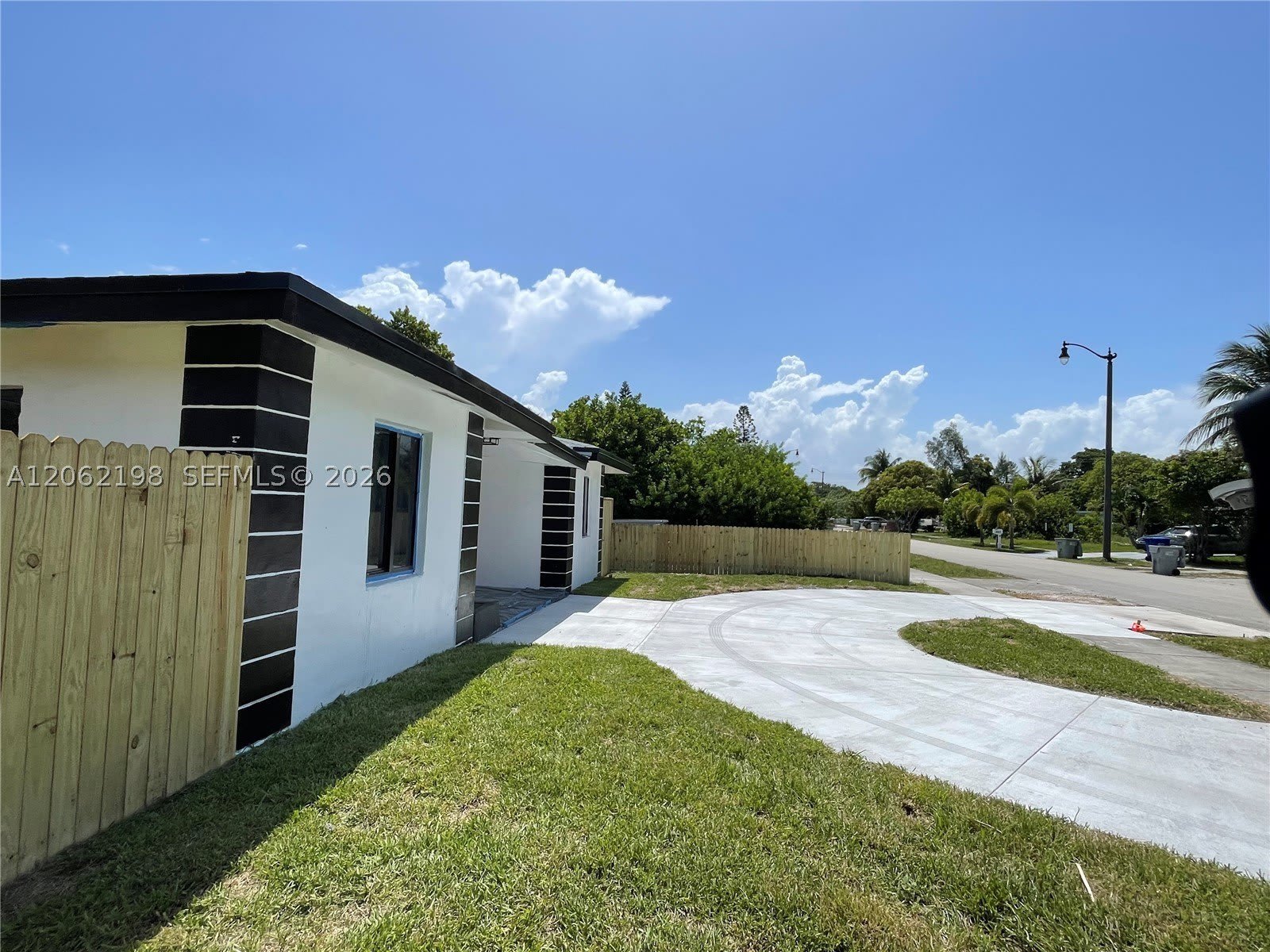 2514 Nw 4Th St – photo 2
