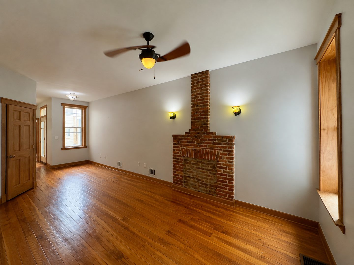 Charming 2BD/2.5BA Townhome in South Baltimore, MD! – photo 3