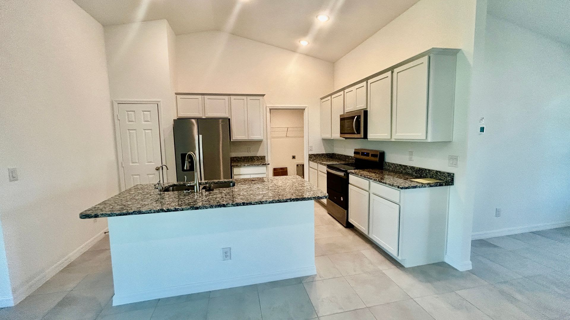 Spacious 4 Bedroom Cape Coral Home Lawn Care Included – photo 4