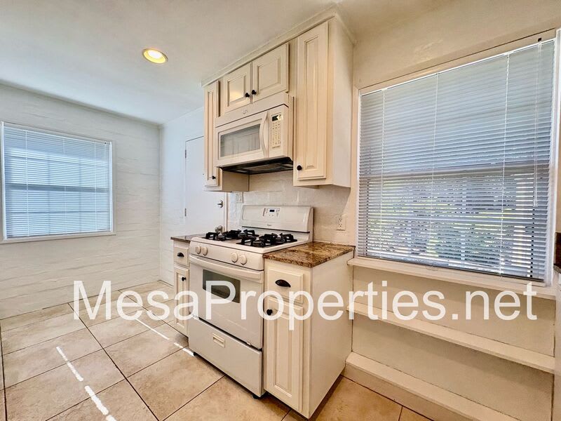 1480 N Mills Ave – photo 5