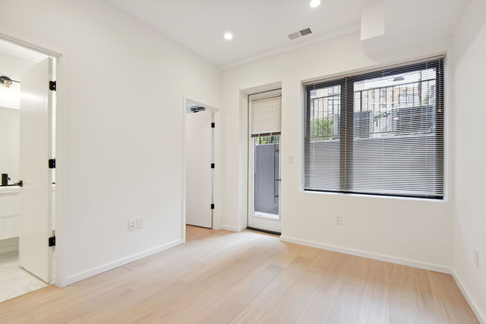 Free Month For Lease Start By 9 10 Built In 2021 Centrally Located In Mount Vernon 5 Minute Walk To Metro – photo 2