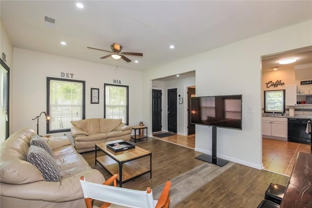 64 Moury Avenue SE – photo 5