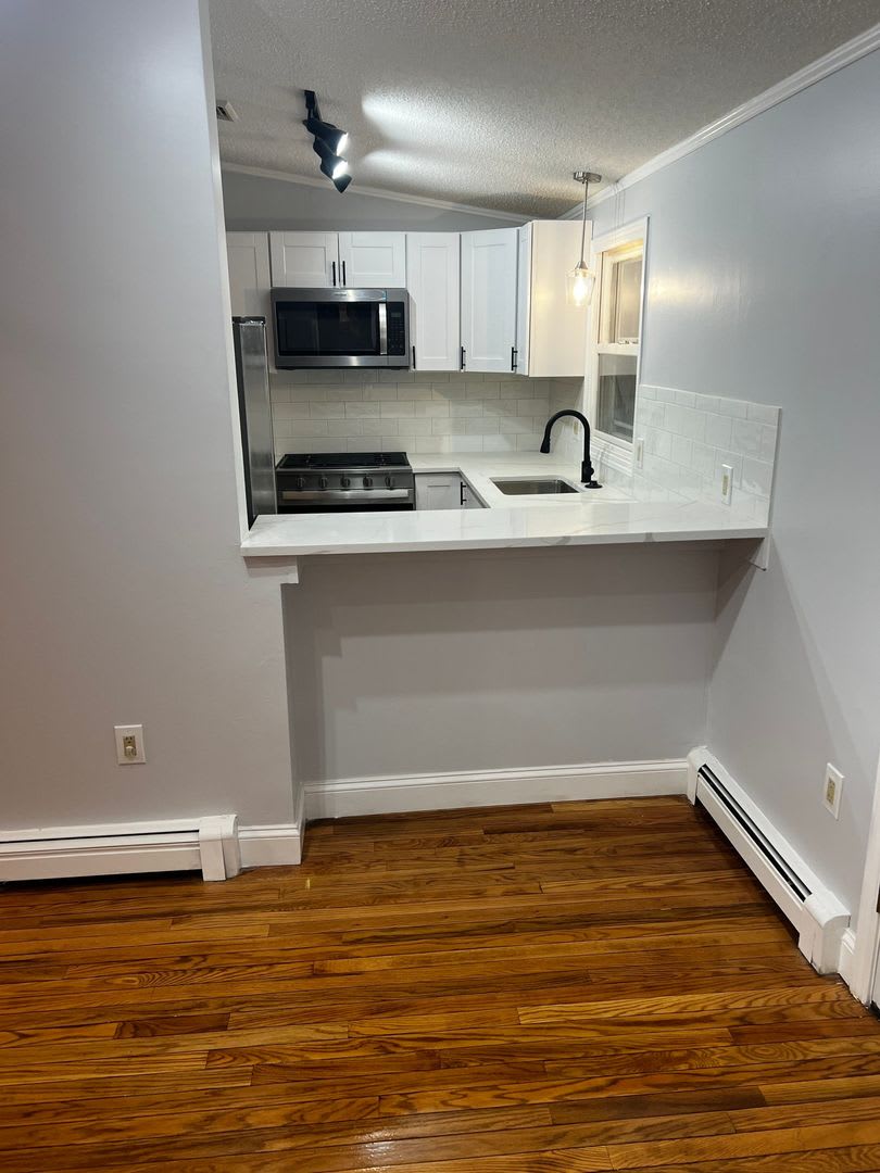 3-Bedroom, 2-Bath Home with Modern Comforts in Tyngsboro, MA – photo 3