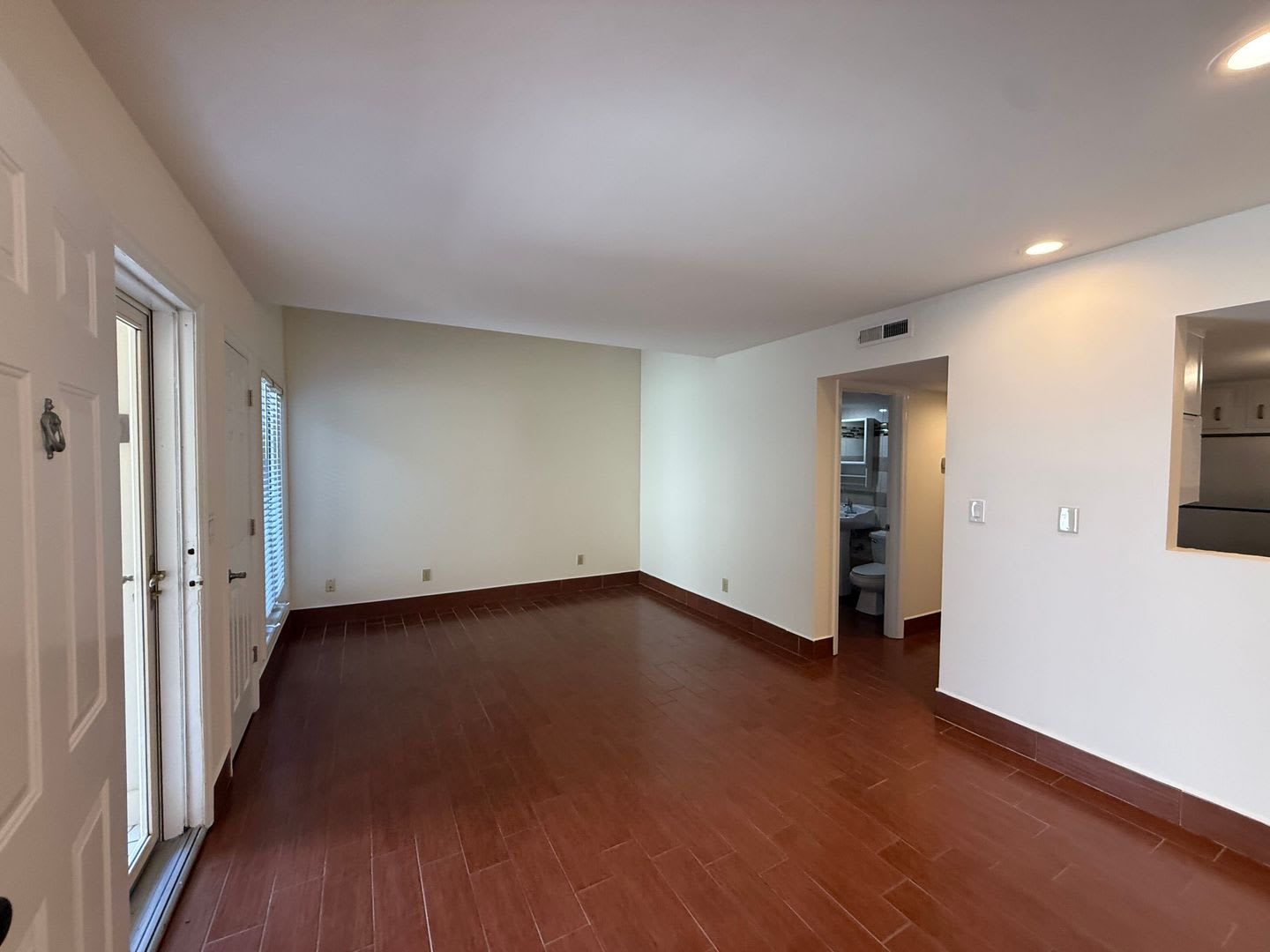 75th Ave Renovated Loft Style Townhome – photo 2