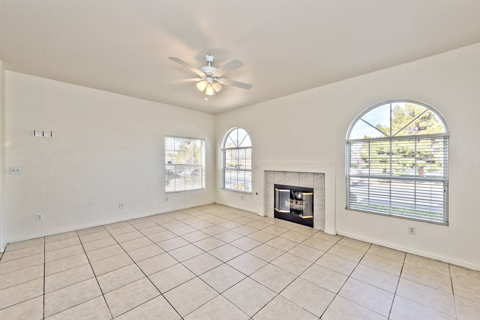 1637 Cave Spring Drive, Henderson, Nevada 89014 – photo 2