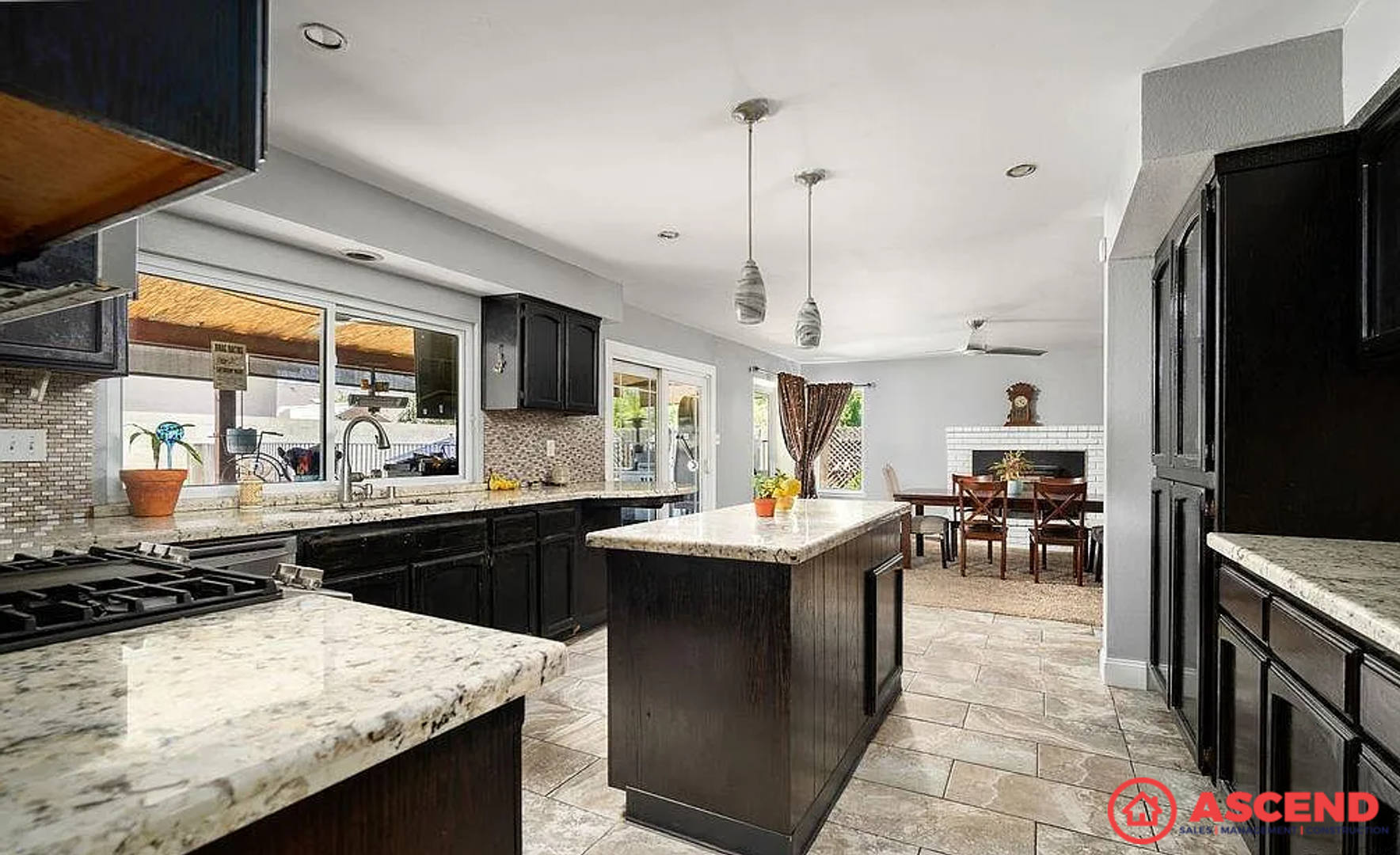 Luxury 4 Bed 3 Bath Home In 93312 Fully Equipped With Pool – photo 5