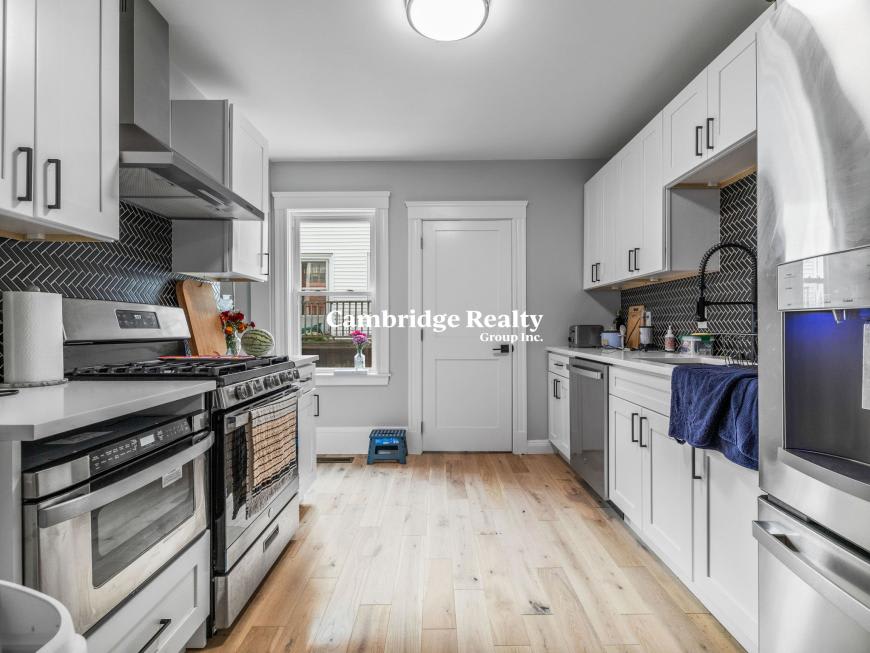 5 Dickson St. – photo 1