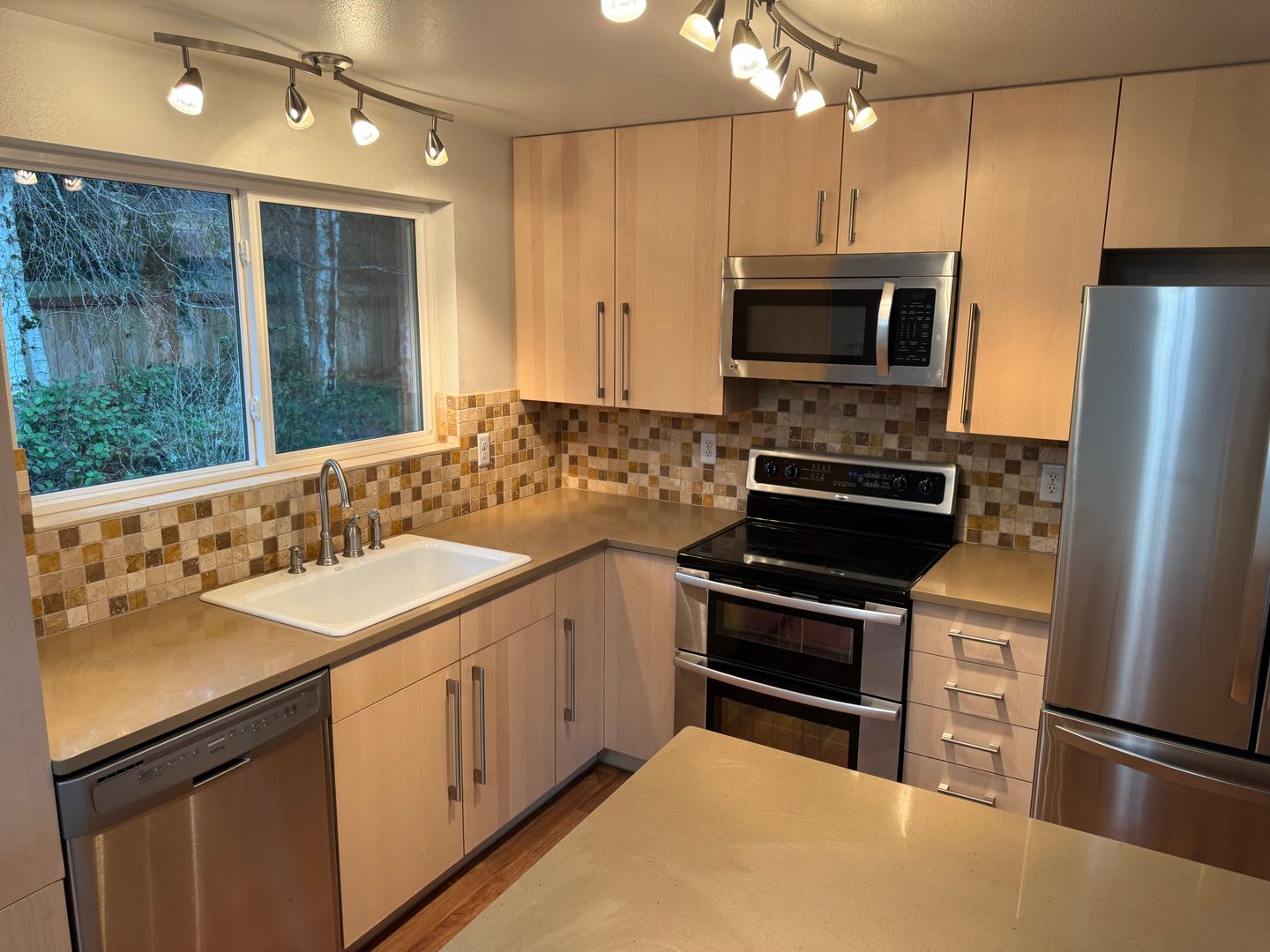 Large 4 bedroom home near Boeing – photo 3