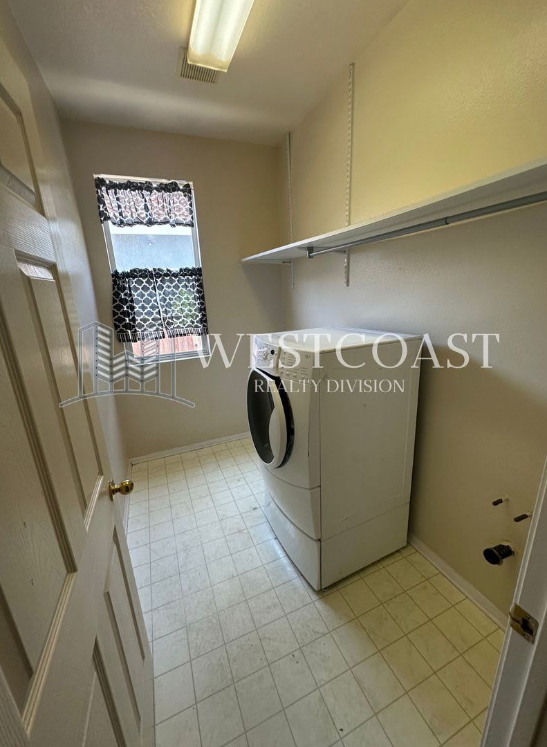 **COMING SOON***Bright & Spacious 4-Bed Townhome in Prime Murrieta Location! – photo 5
