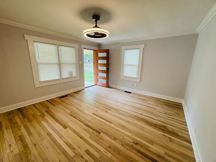 1511 Humes Avenue Northeast – photo 3