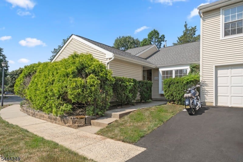 123 Harrow Dr – photo 3