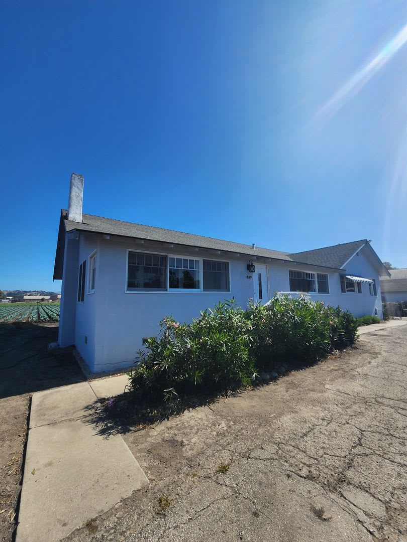 Adorable and Spacious 4 Bedroom Farmhouse W/Bonus Room- Water, Trash and Wifi Included! – photo 1