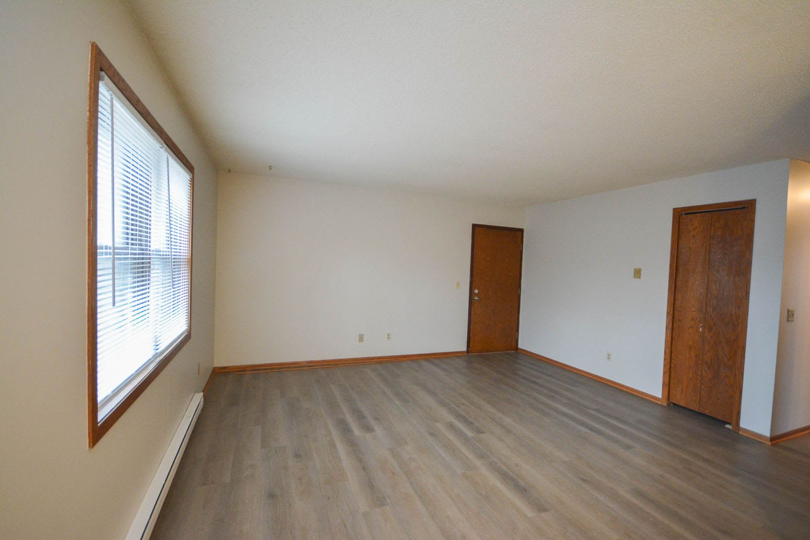 Newly updated 2br upstairs condo in excellent NW location! – photo 3