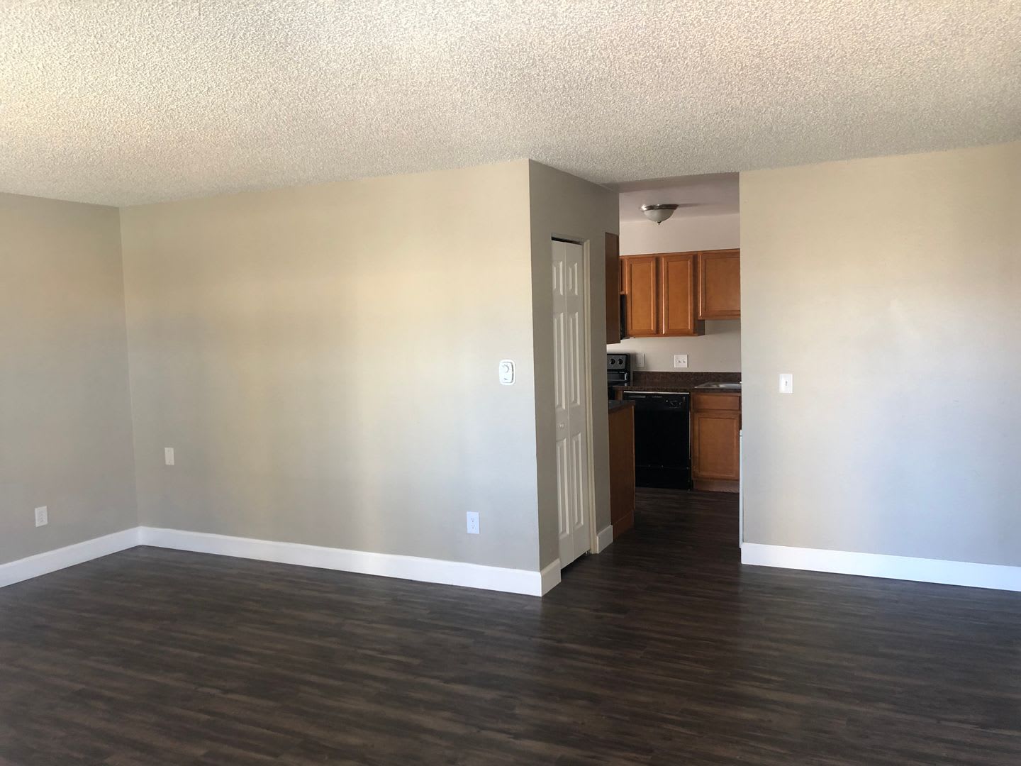 Top Unit Available! 2 Bed 1 Bath Condo – photo 2