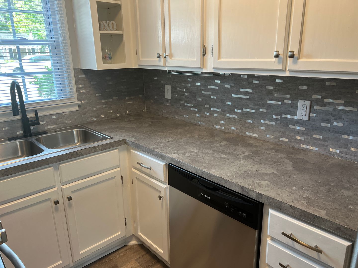 Walk to Beach! Newly Remodeled 2 Bedroom, Pet-Friendly Town Home! Available NOW! – photo 4