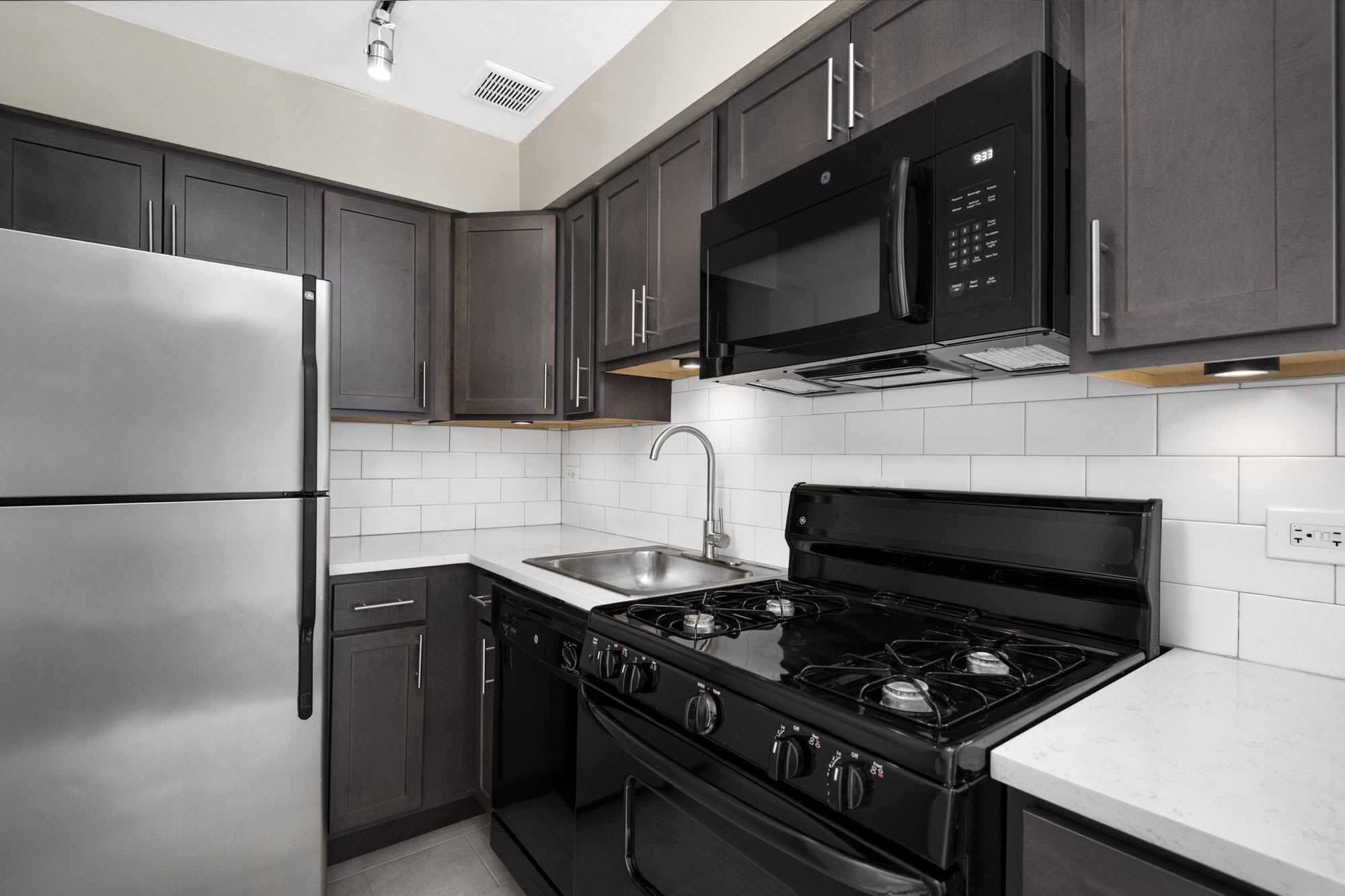 Reside on Roscoe – photo 3
