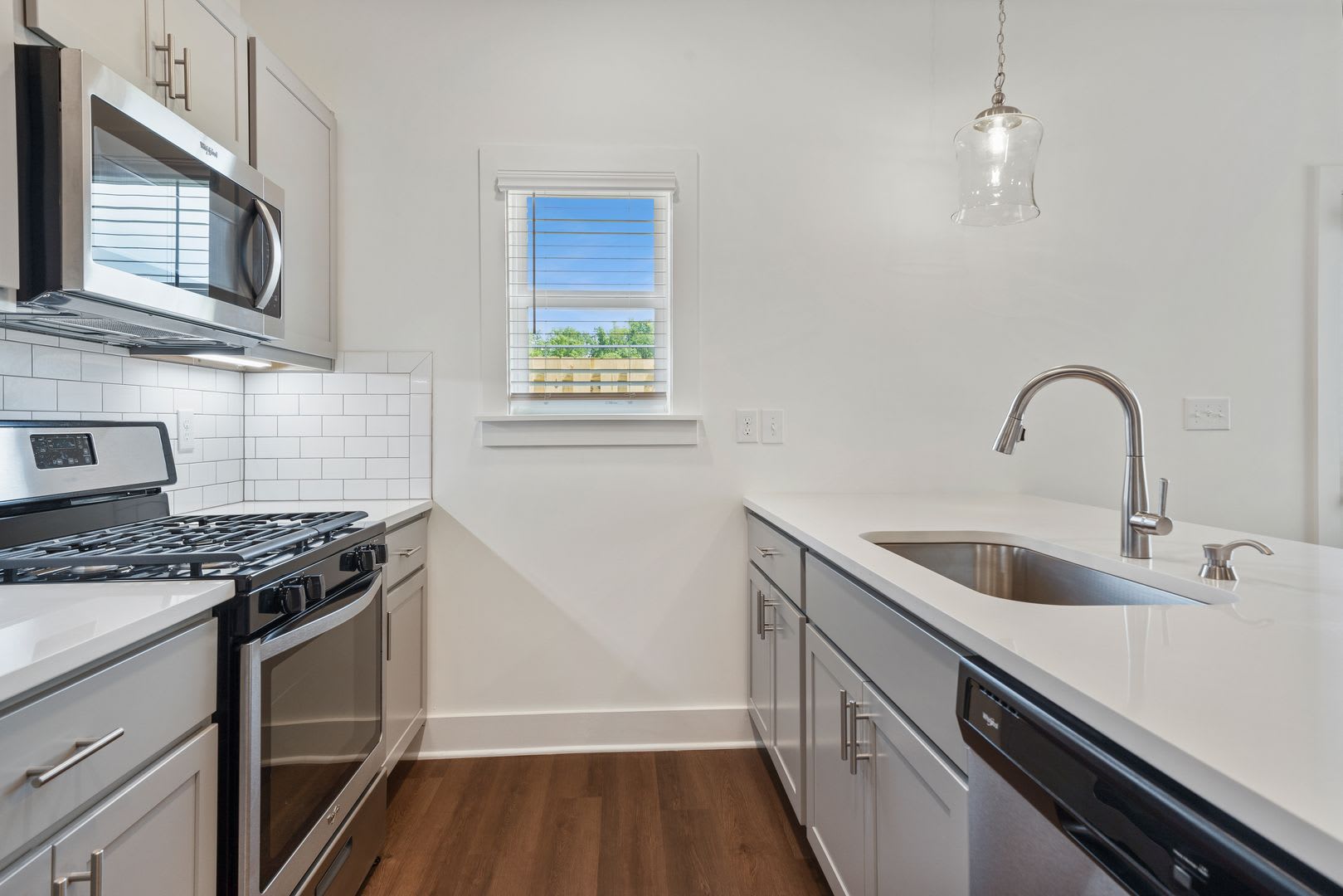 Self Tour This Home in Person with the Rently Tours App! – photo 5