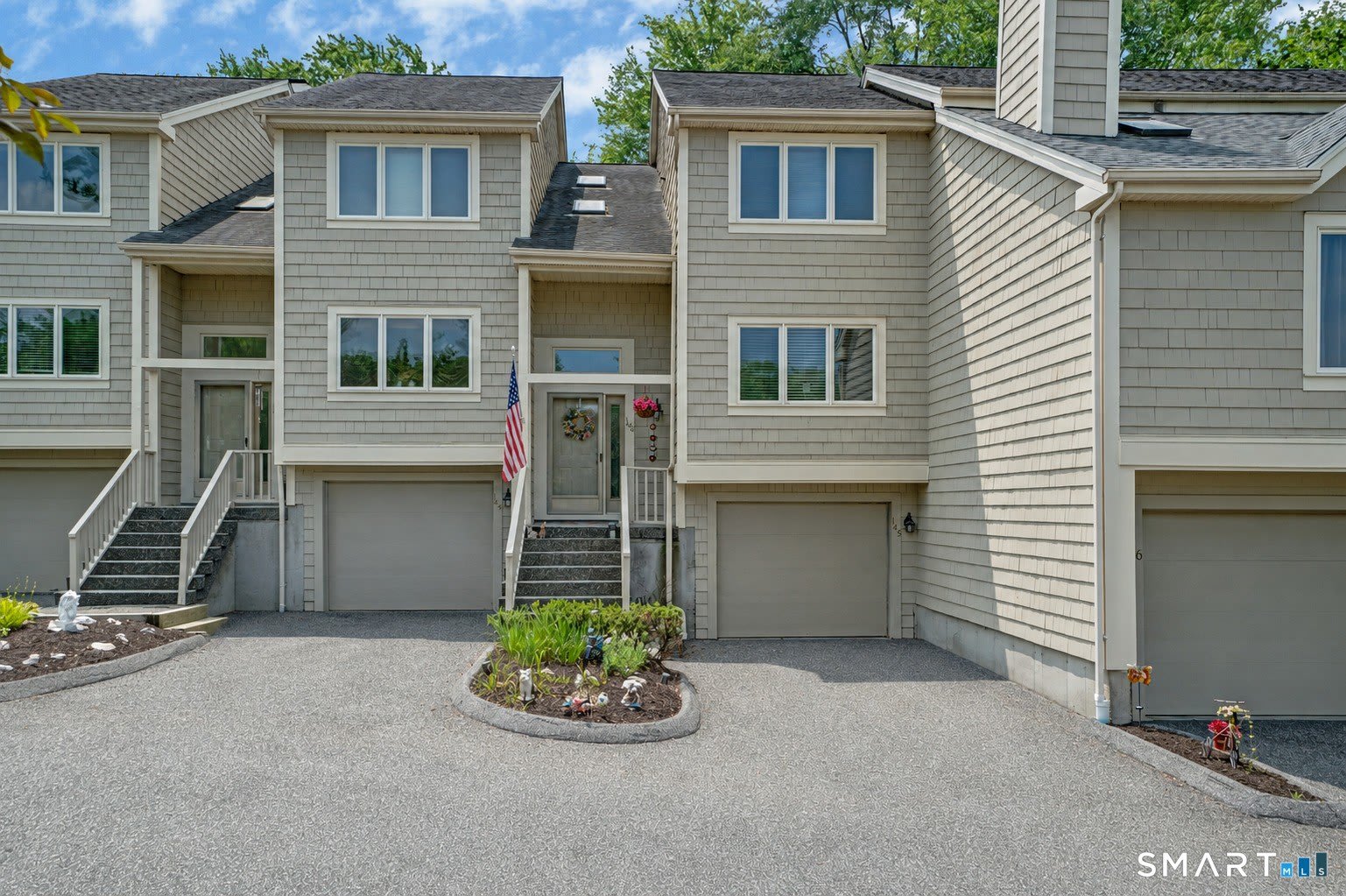 12 Boulevard Drive – photo 1