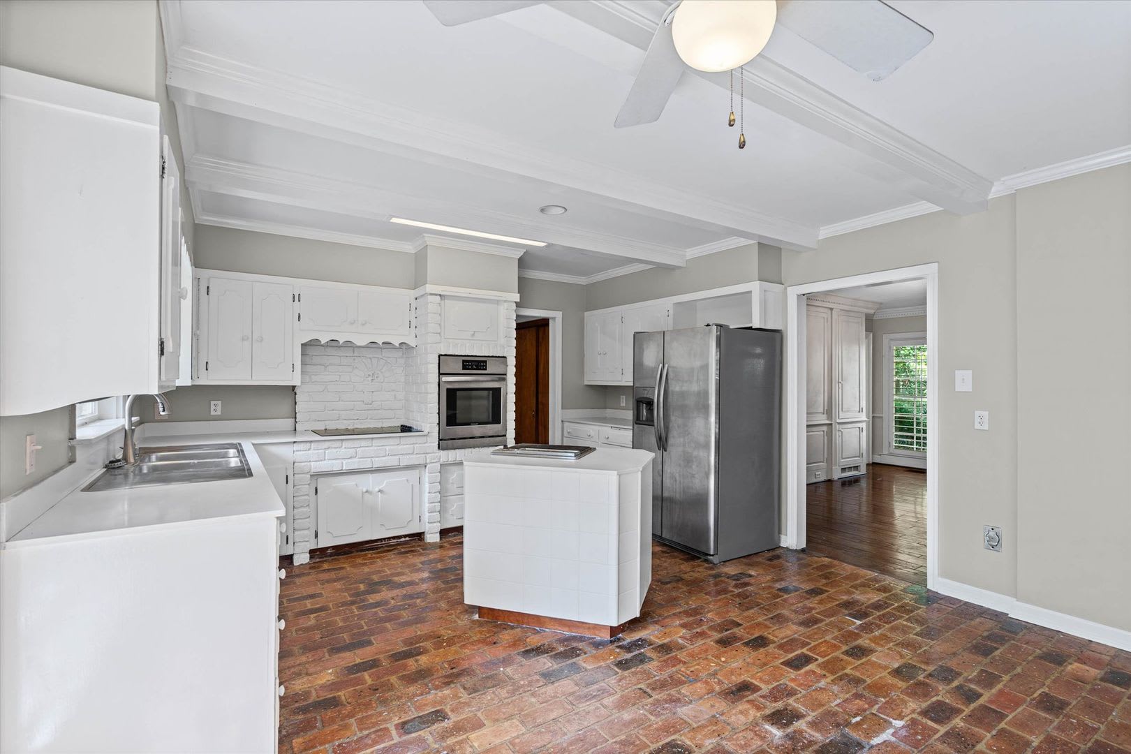 Rare Property on 2.5 Acres in the Heart of Spring Hill – photo 5