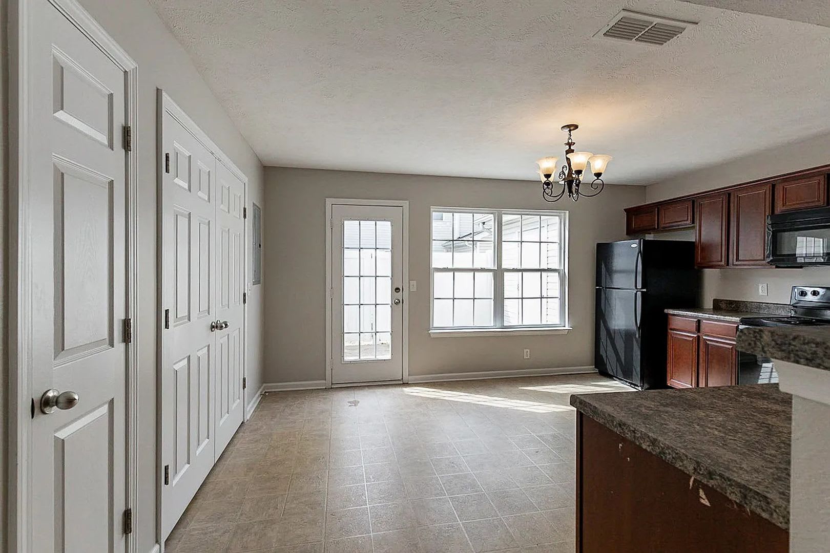 2 Bed, 2.5 Bath Townhome in Indian Creek – photo 3