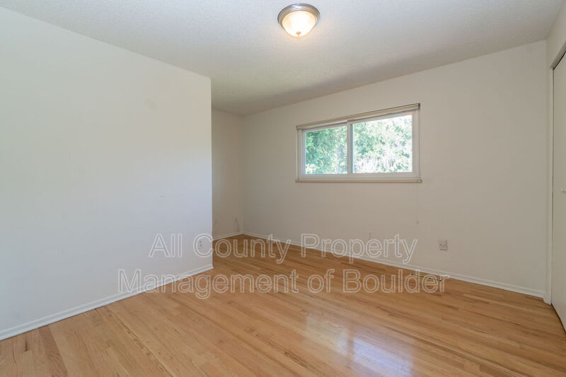 1530 Ithaca Dr – photo 4