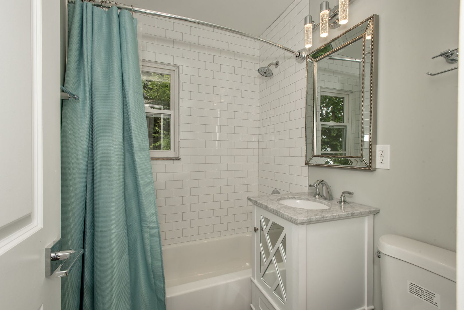 2 BDRM MODERN TOWNHOME – photo 4