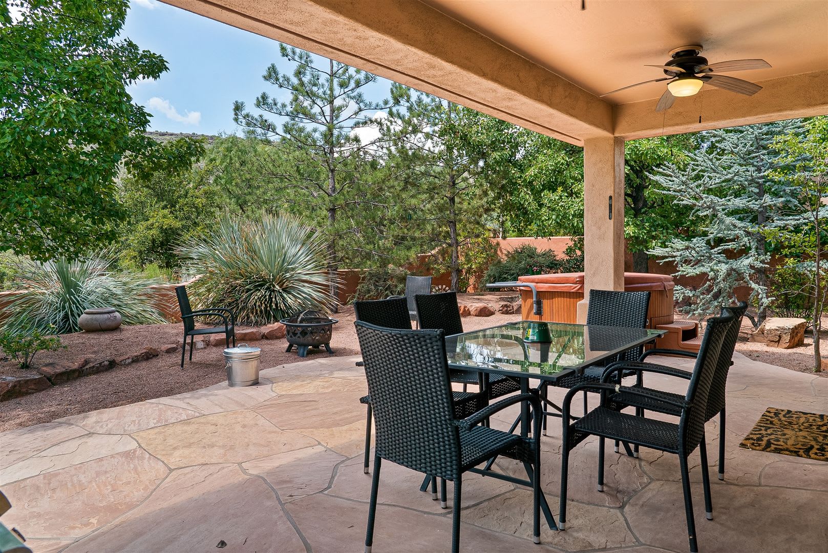 Home on Oak Creek Golf Resort, Pets + Hot Tub! – photo 3