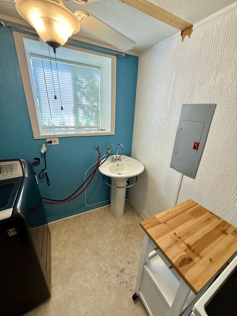 Spacious 3-Bedroom, 2-Bath Home with Bonus Living Space – photo 4