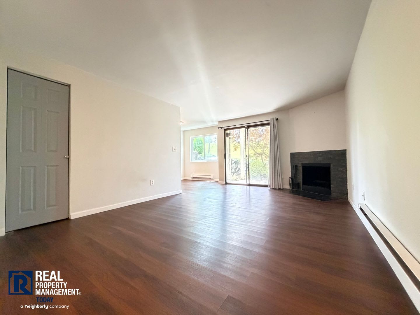 Renton Condo With Private Patio Pool Covered Parking – photo 5