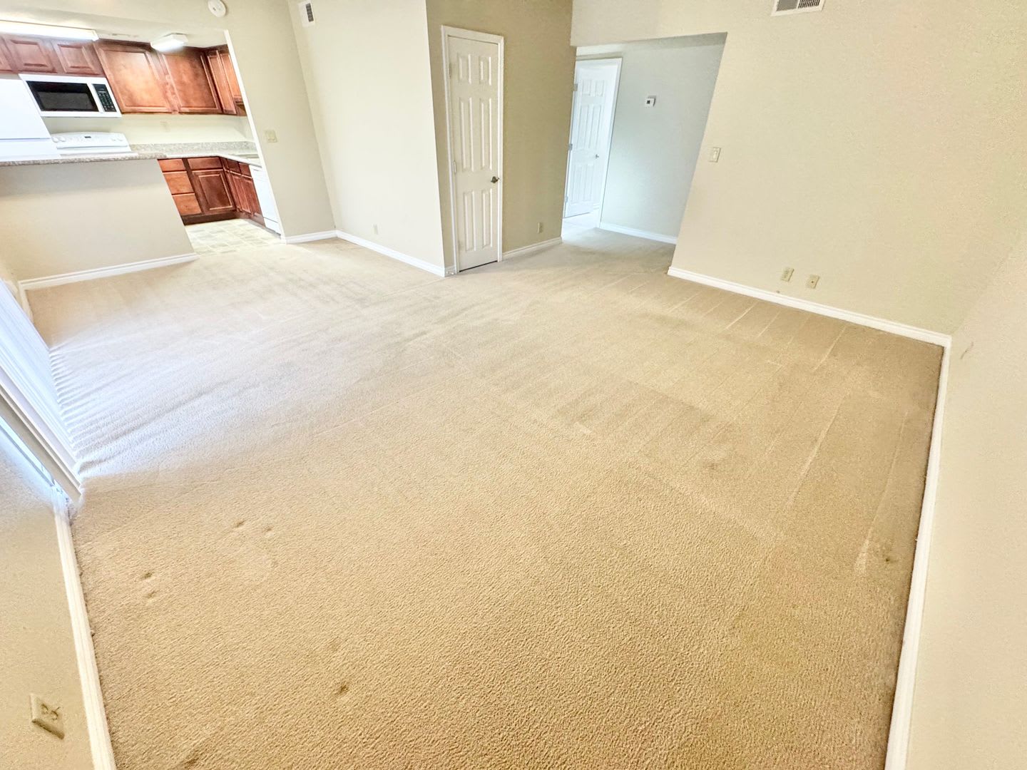 Spacious Condo in a Gated Central Las Vegas Community – photo 2