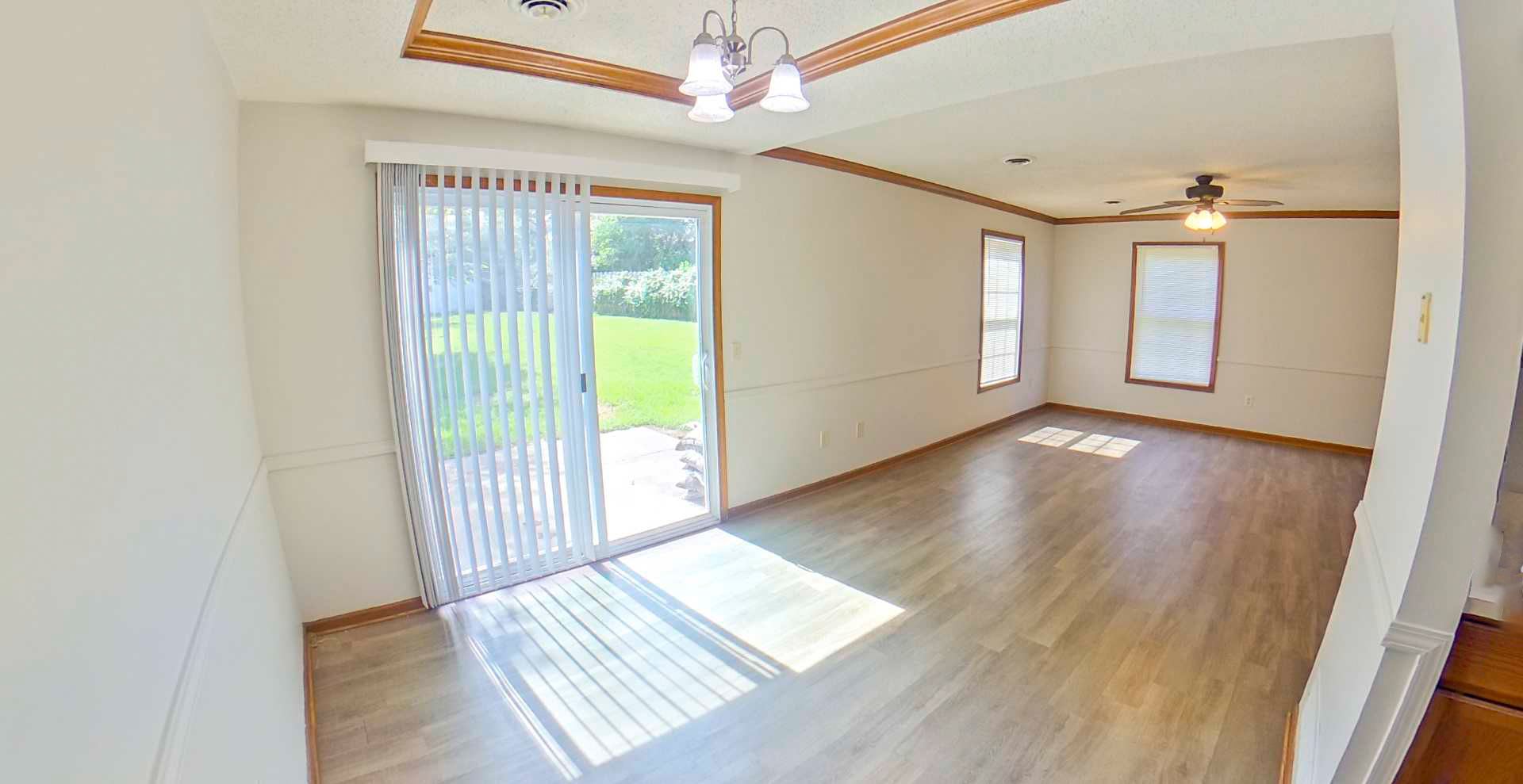 West Side Fenced In Yard Pet Friendly Washer Dryer Included Attached 1 Car Garage Available September 10Th – photo 4