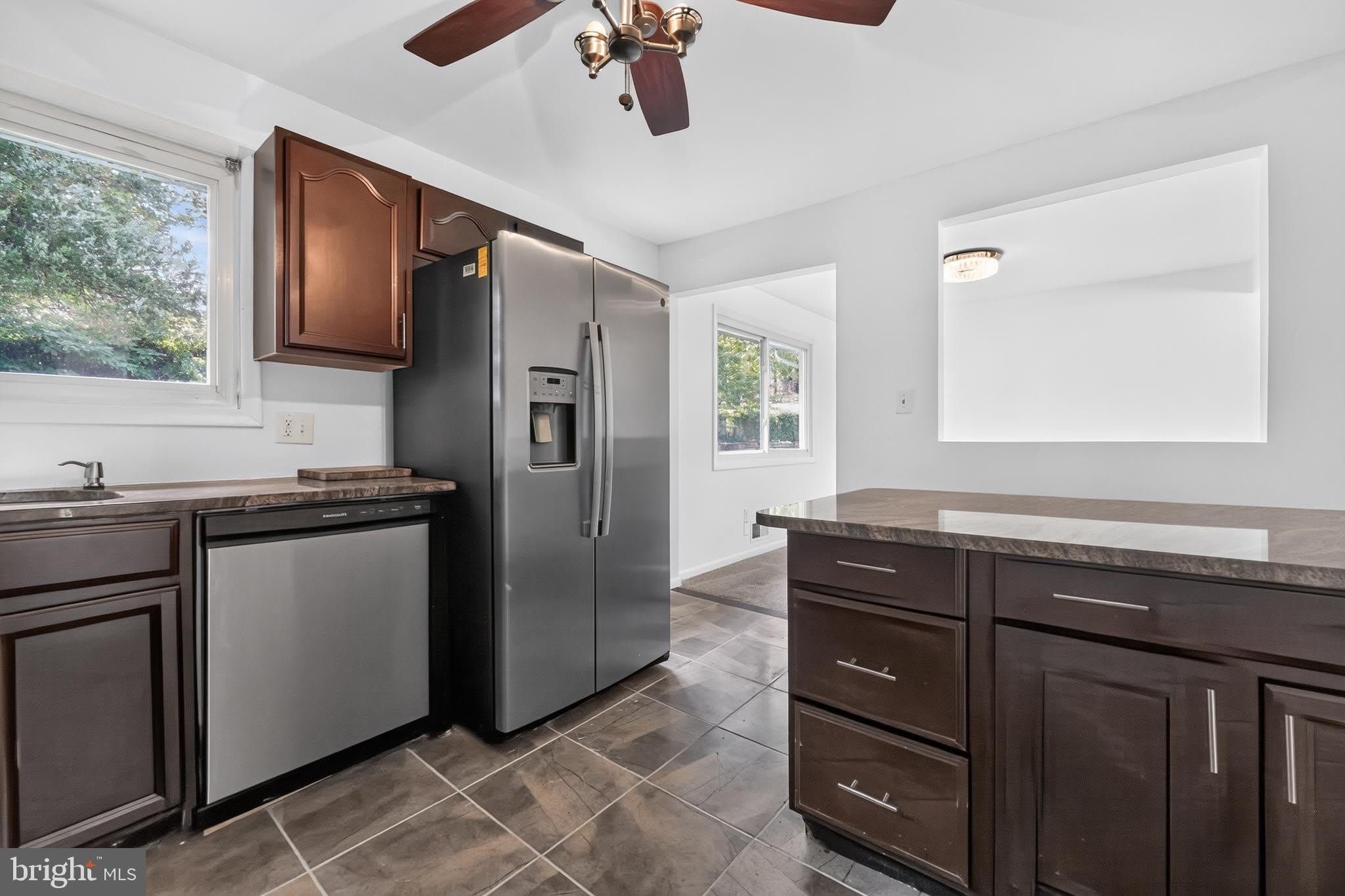 1700 Jarvis Avenue – photo 5