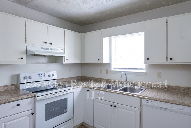 8367 Warren Dr – photo 2