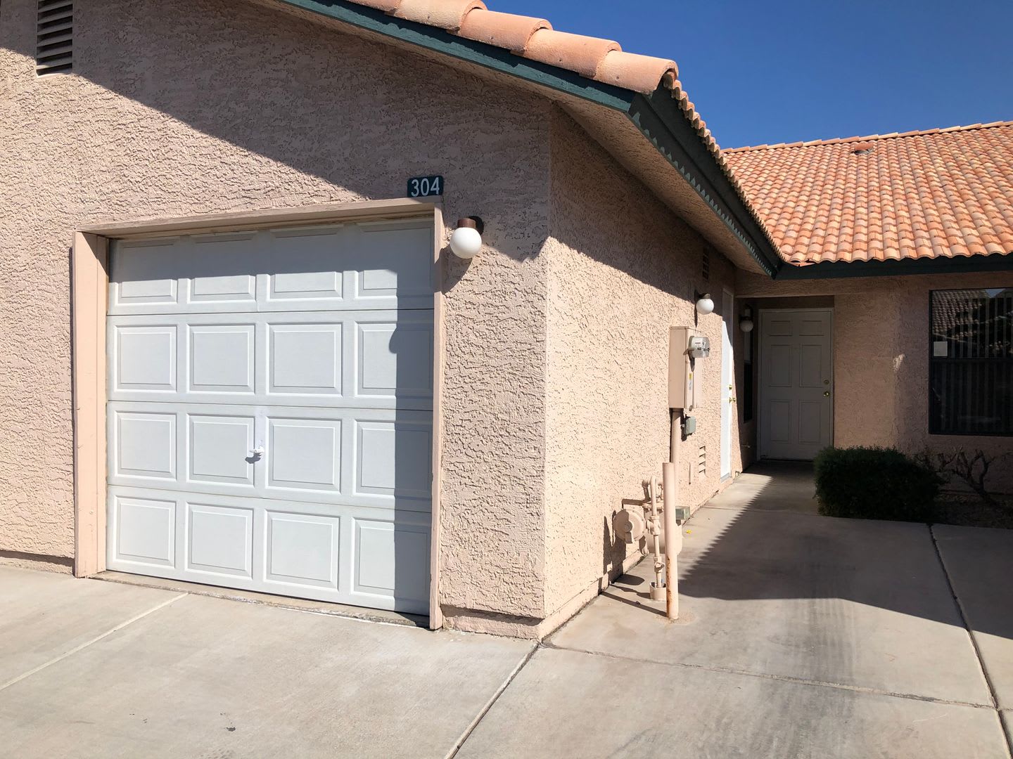 Beautiful Single Story Townhome Available For Immediate Move In – photo 2