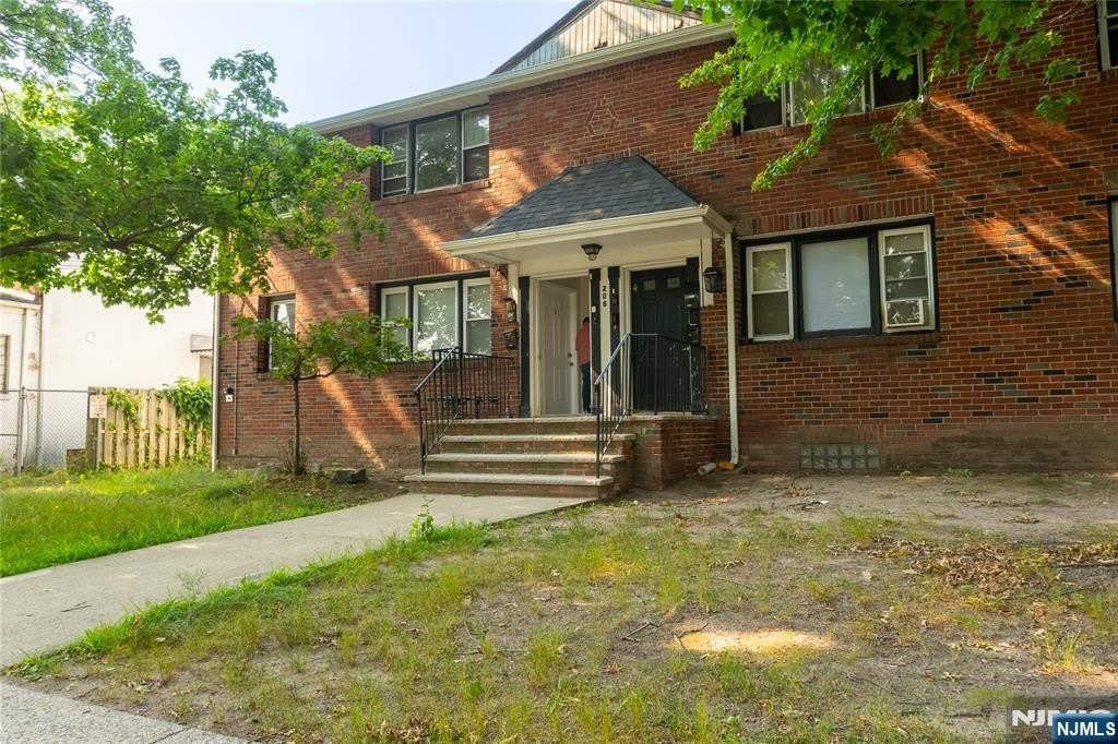 206 1st Street – photo 1
