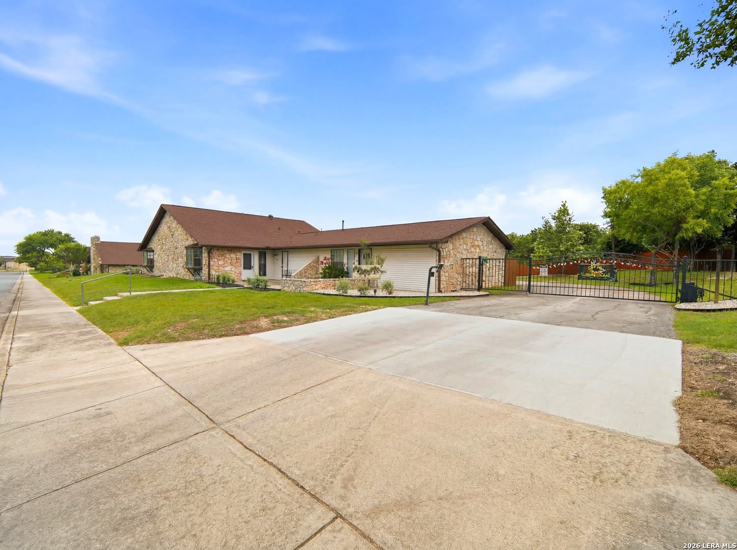 515 OAK PARK DR – photo 1