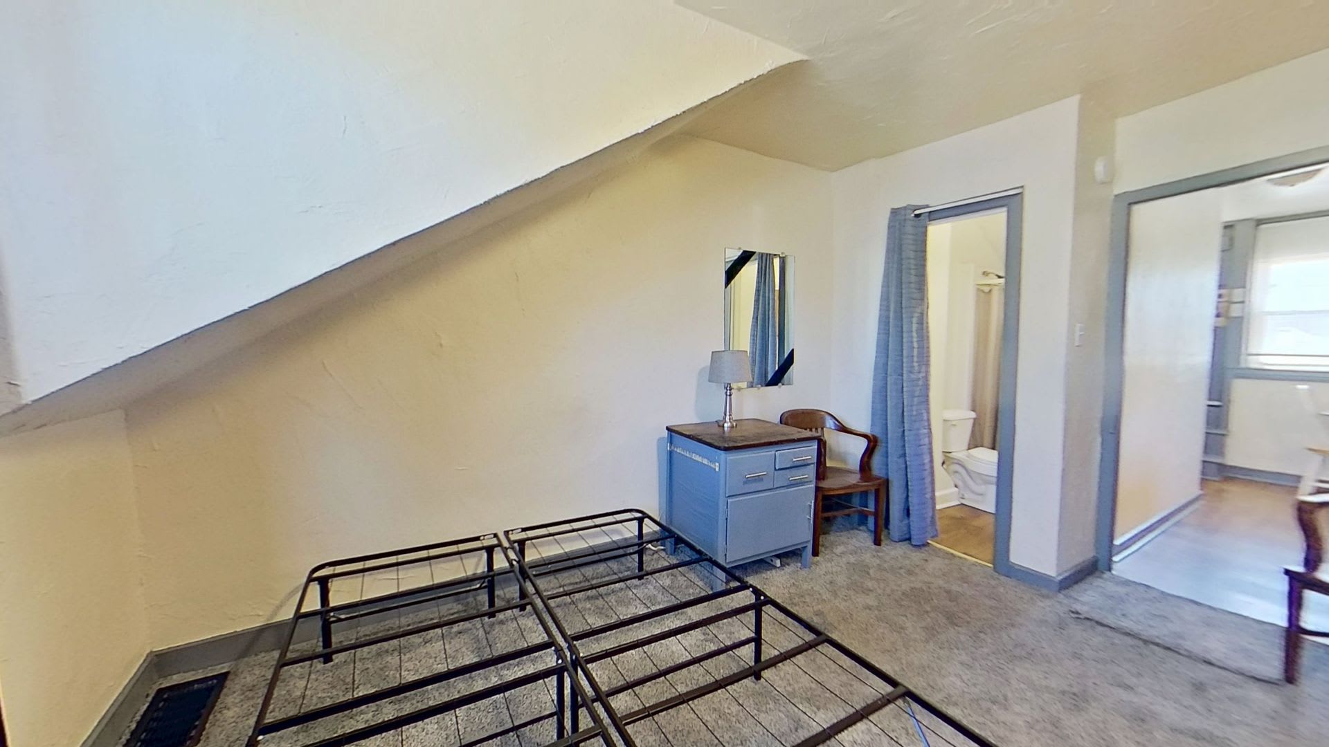 2nd Floor Apartment w/ ALL Utilities Included – photo 4